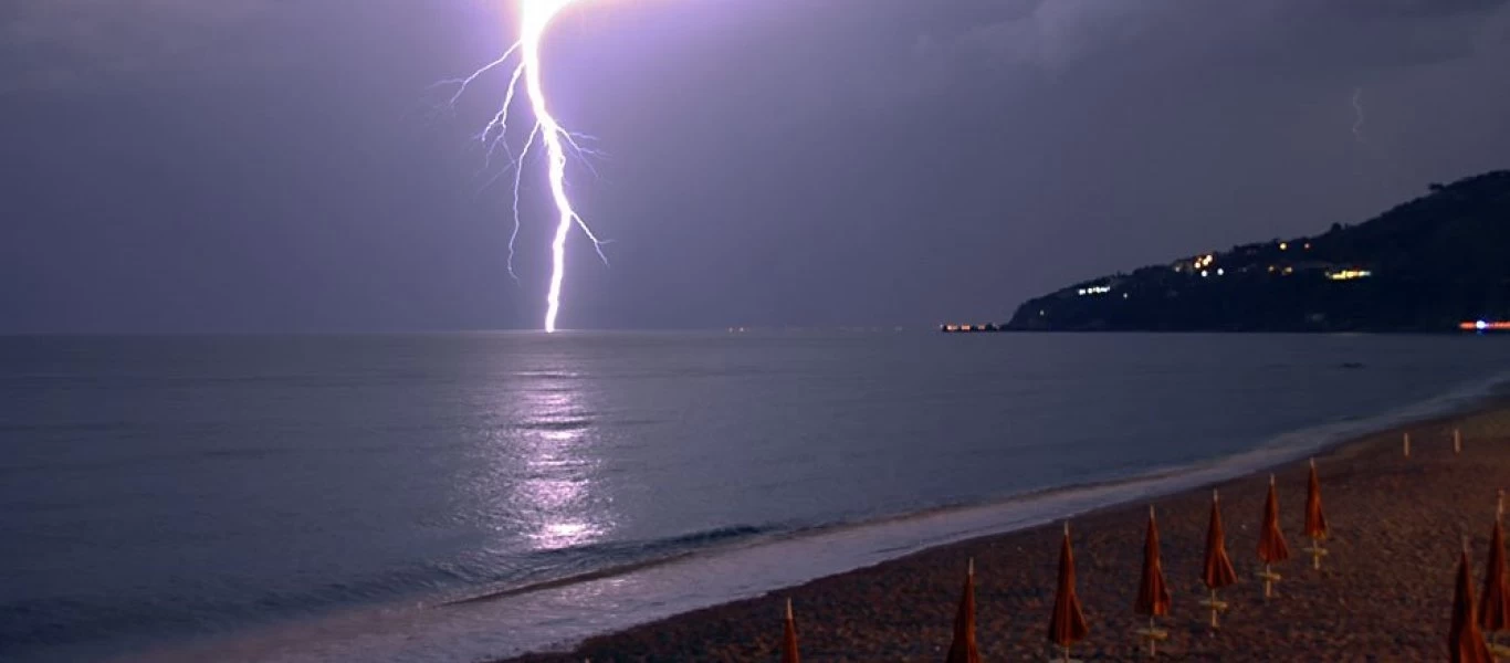 Καιρός: Βροχές και καταιγίδες σε Πελοπόννησο, Κυκλάδες και Κρήτη